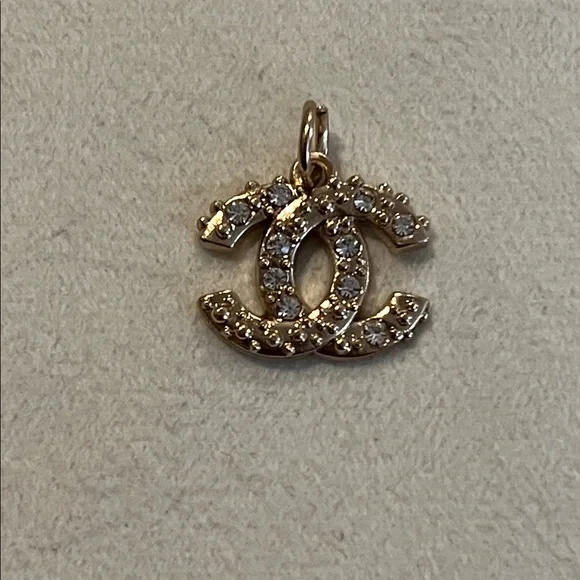 CHANEL Gold and crystal charm - Picture 2 of 3